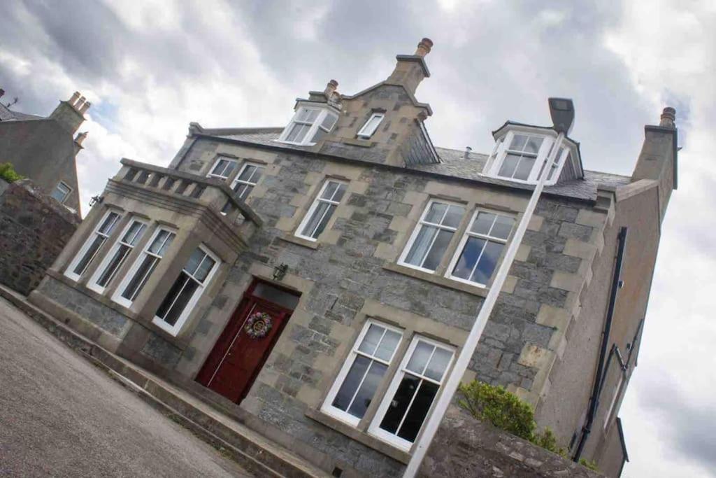 Crannoch Self Catering - 10 Bedroom Former Hotel Cullen Esterno foto